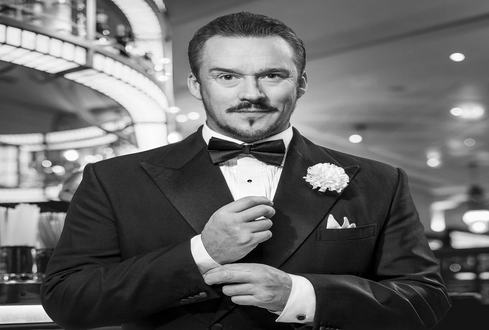 World Renowned Singing Sensation RUSSELL WATSON     To Play ‘Billy Flynn