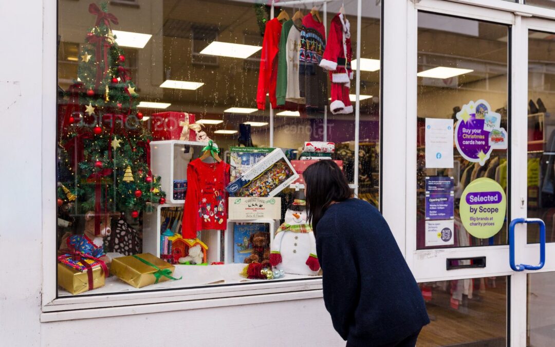 Window of opportunity! Dartford charity shop gifted with head-turning Christmas display